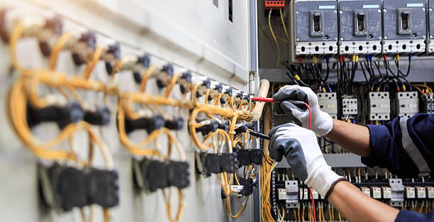 Professional Electrician technician working in Quail Ridge, FL